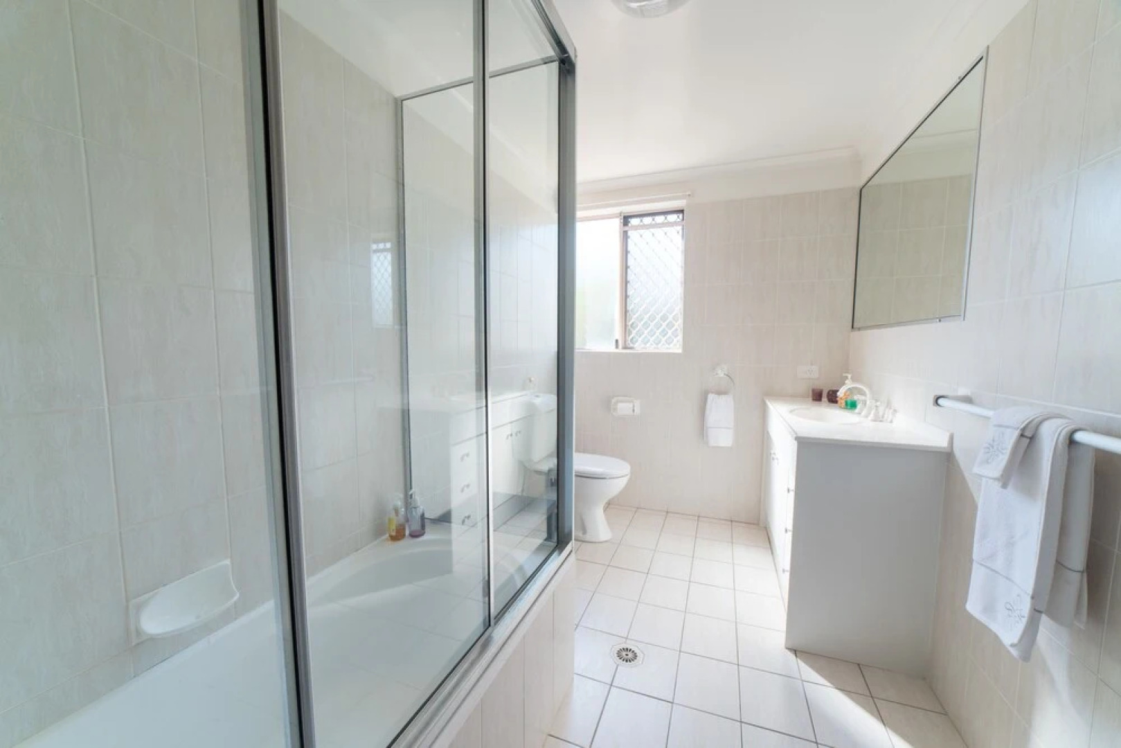 1 Bedroom Gold Coast Beachside Apt w/AC + Parking