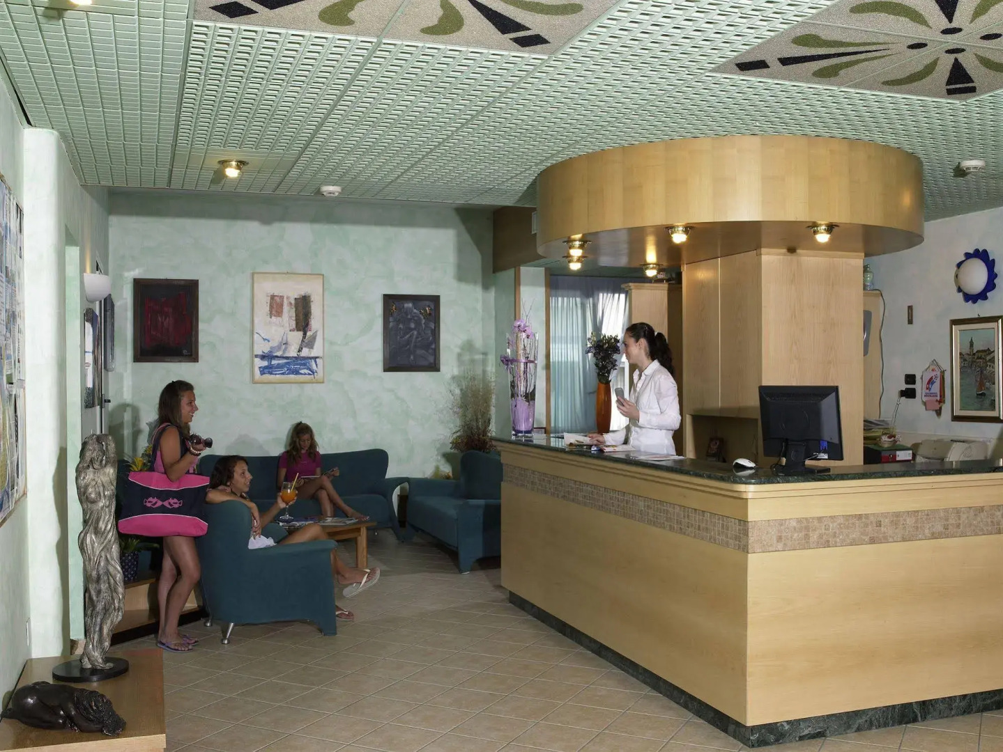 New Bristol Sport & Domus Mea Hotel