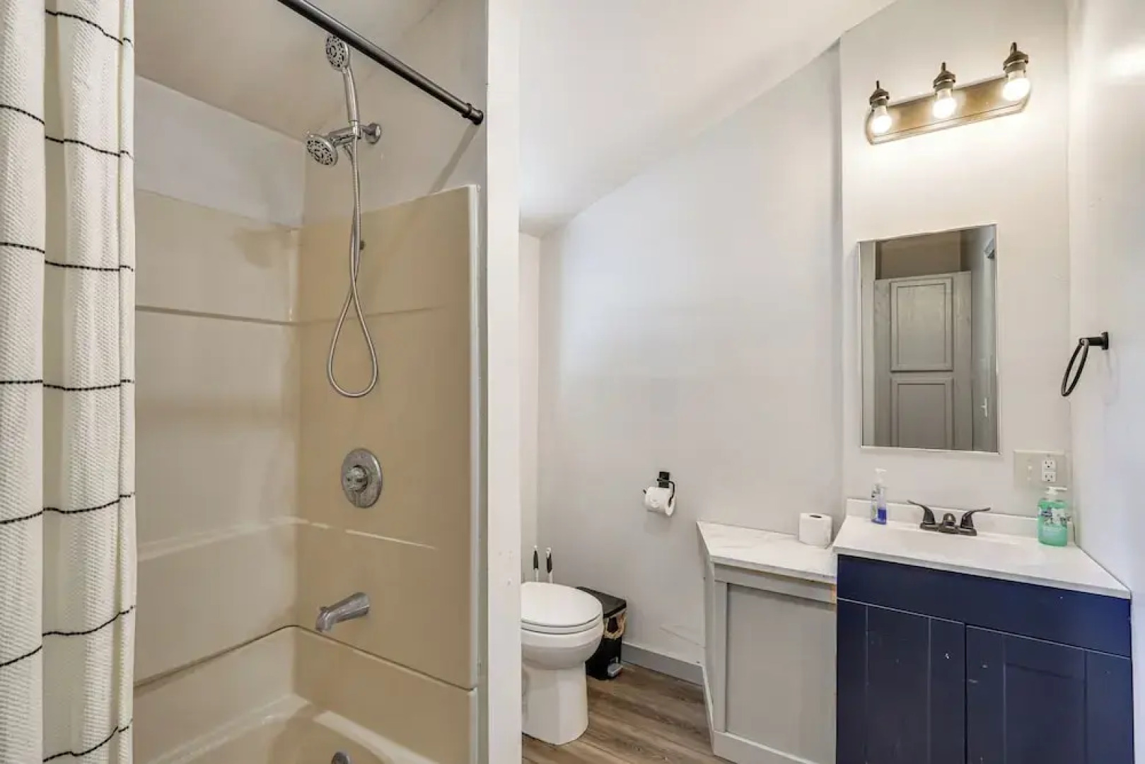 Steps to Water: Lake of the Ozarks Getaway