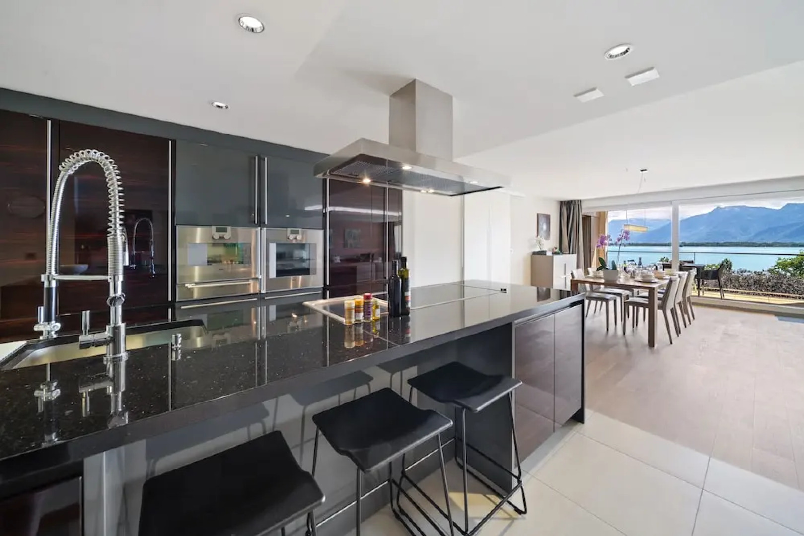 Montreux Panoramic Views 4BD Apartment