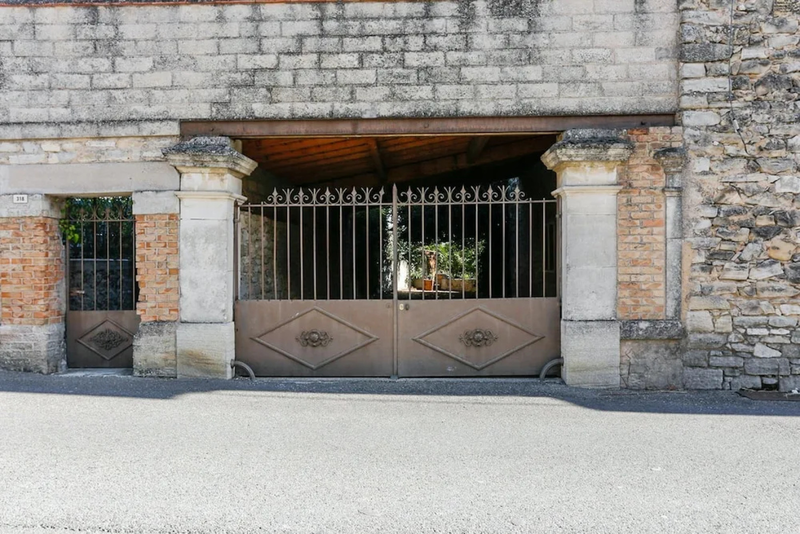 Villa With 4 Bedrooms in Caromb, With Wonderful Mountain View, Private