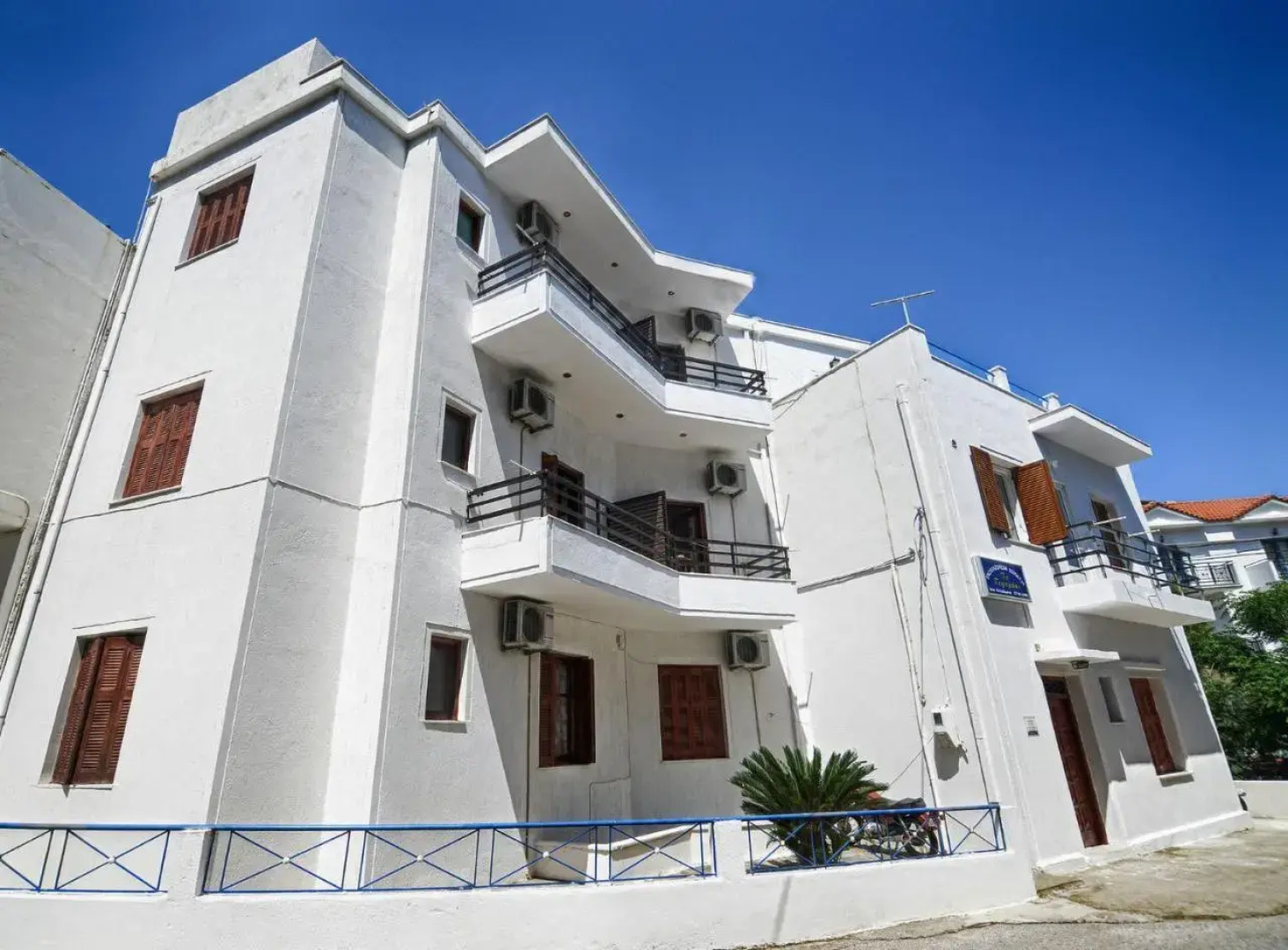 To Gefyraki Rooms