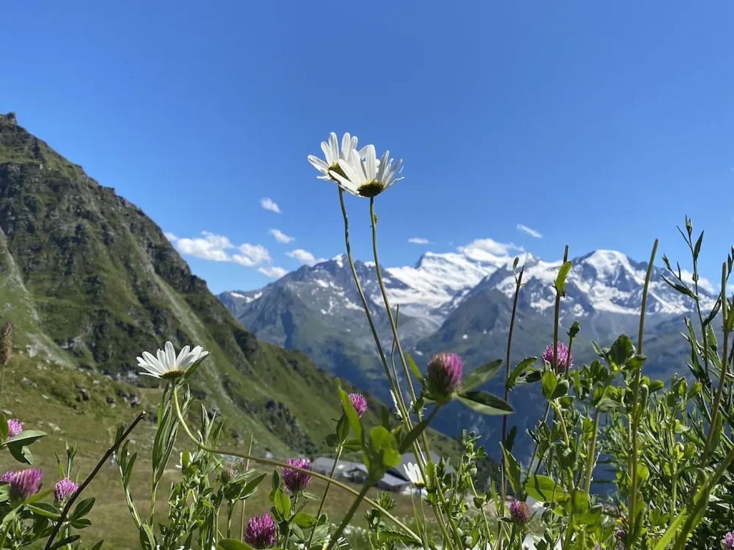 Cozy Apartment with Balcony in La Tzoumaz
