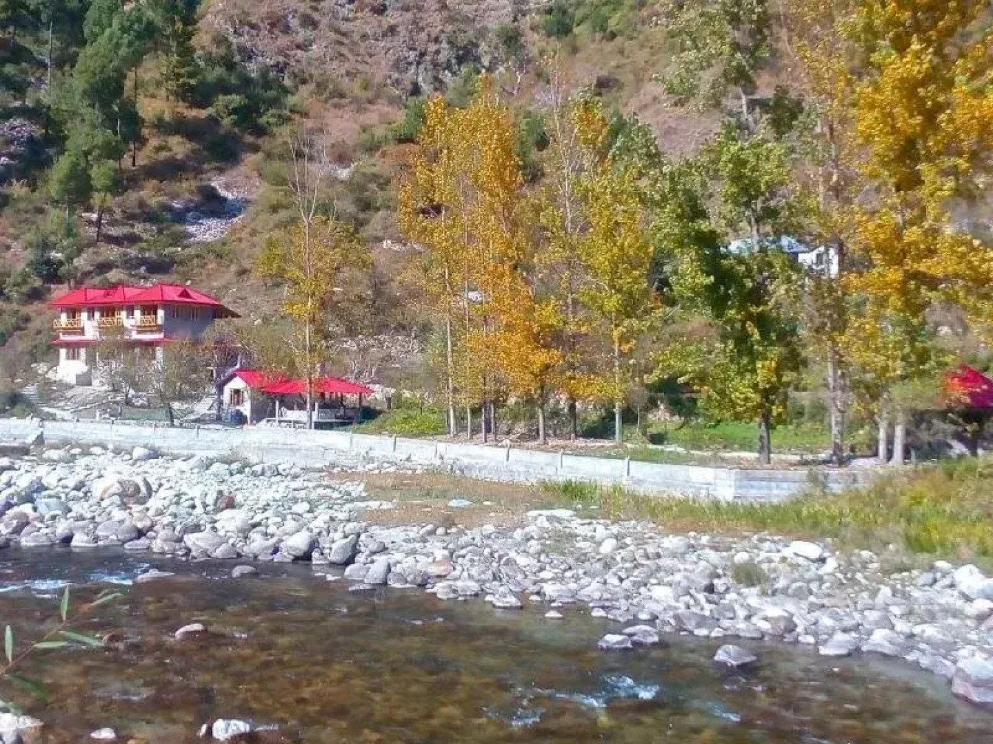 Devat Farm Cottage Tirthan Gushaini