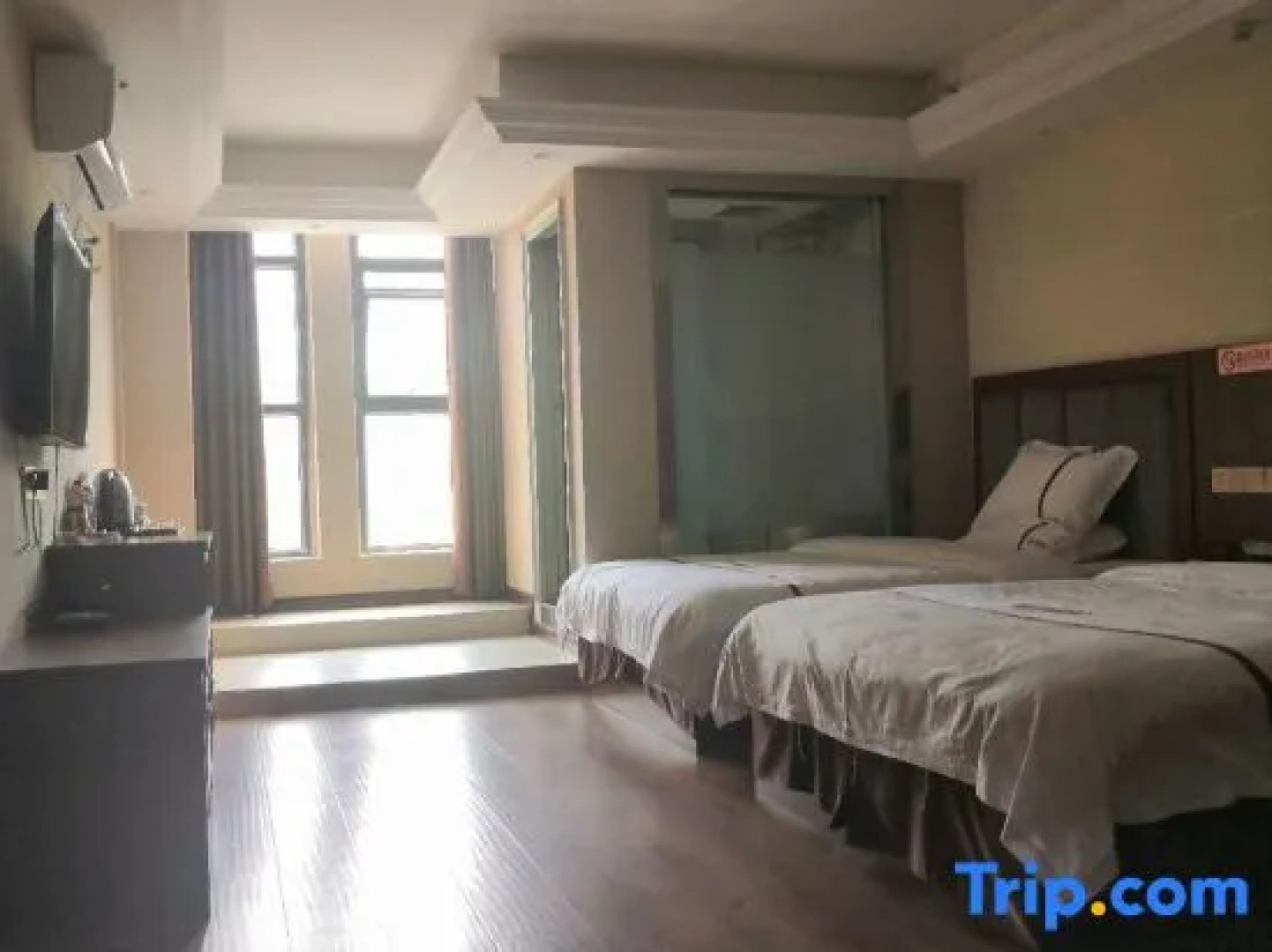 Yuechi Jintai Business Hotel