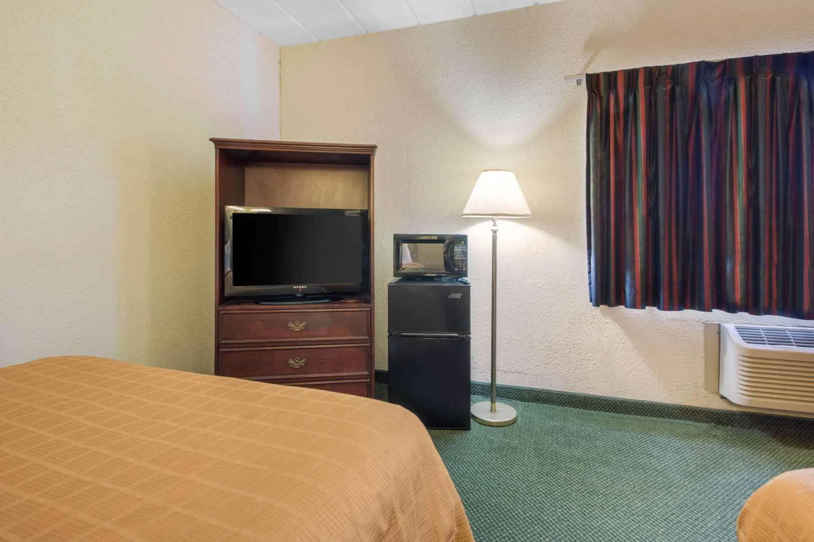Posh Inn & Suites