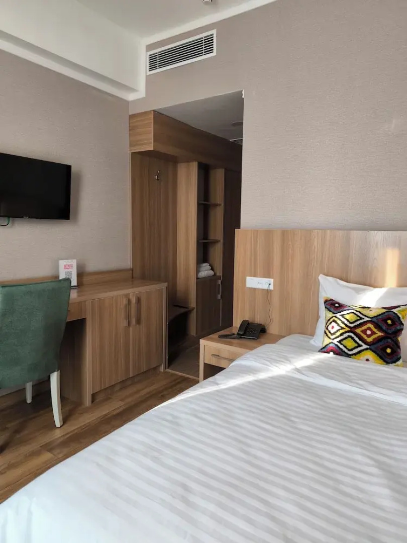 Отель Saroy Gardens