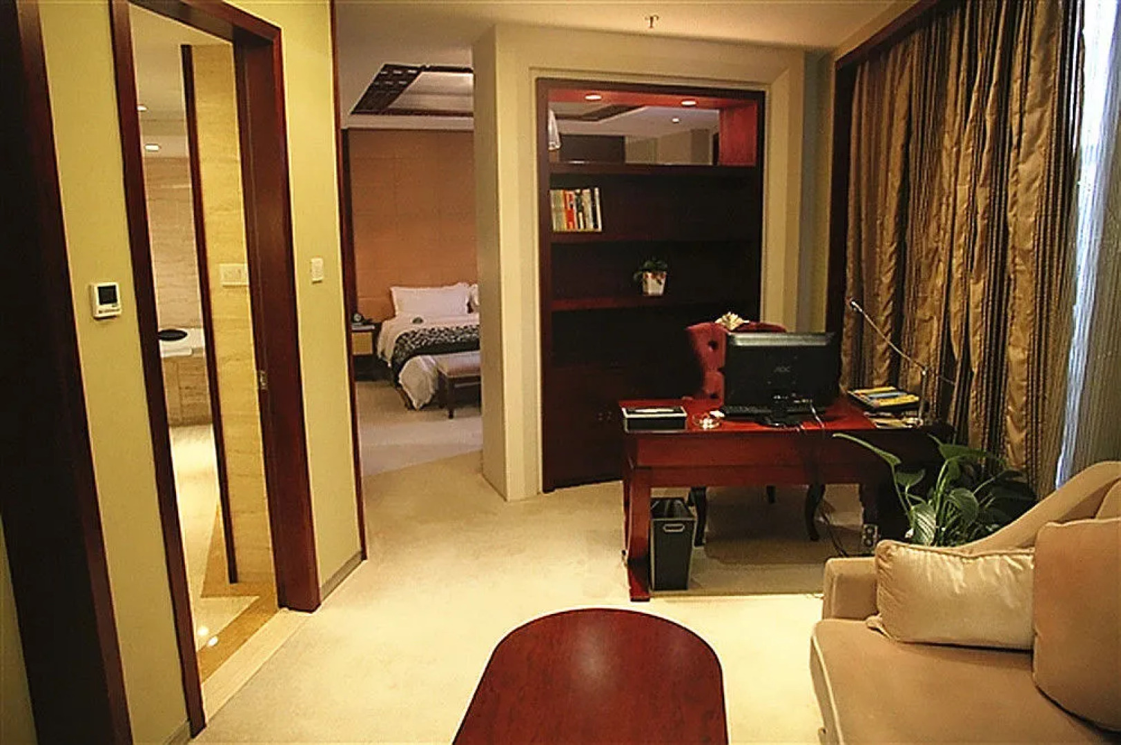 Lake View Garden Hotel