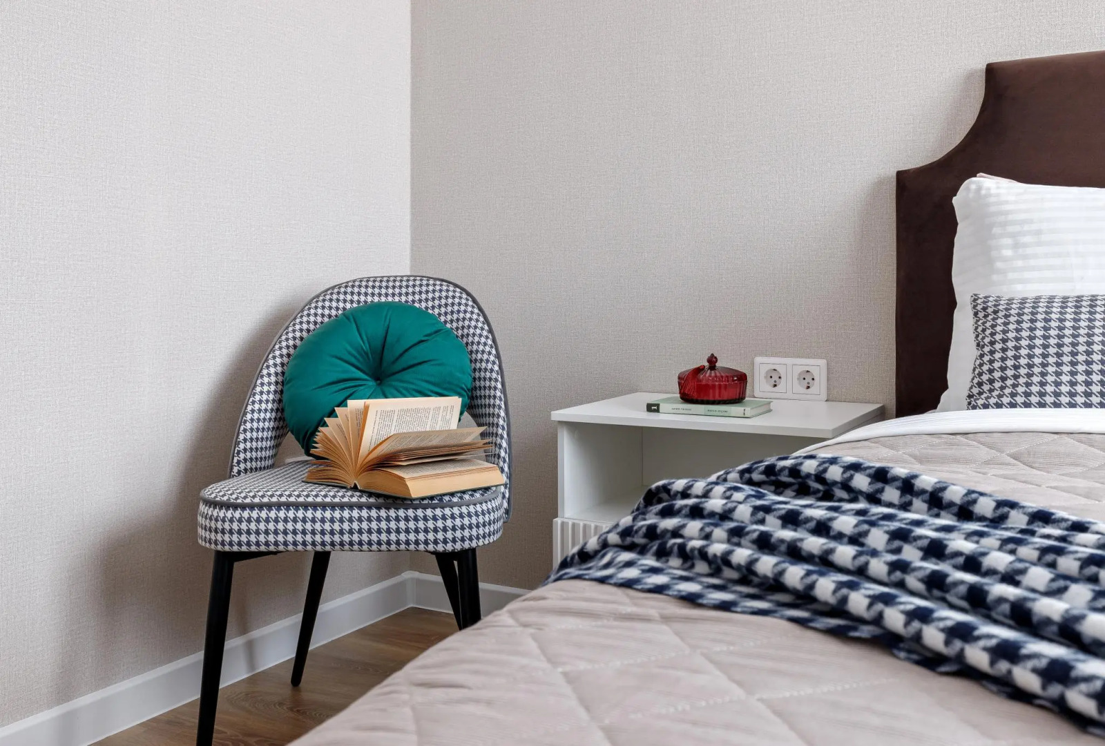 Сутки как дома на улице Героя Пешкова 14/4