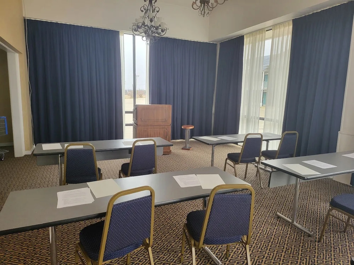 Blue Ribbon Inn and Suites