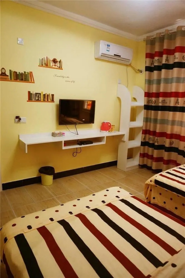 Fenghuang Encounter Time Inn