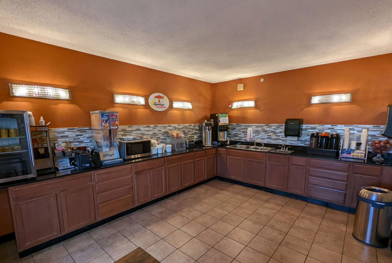 Super 8 by Wyndham Wichita North