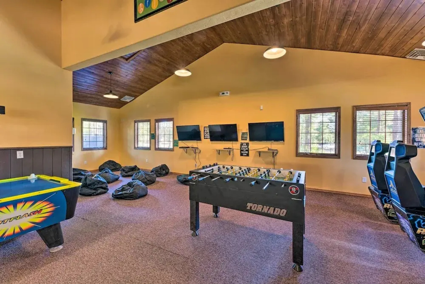 Show Low 'a-to-z Cabin' With Deck & Gas Grill!