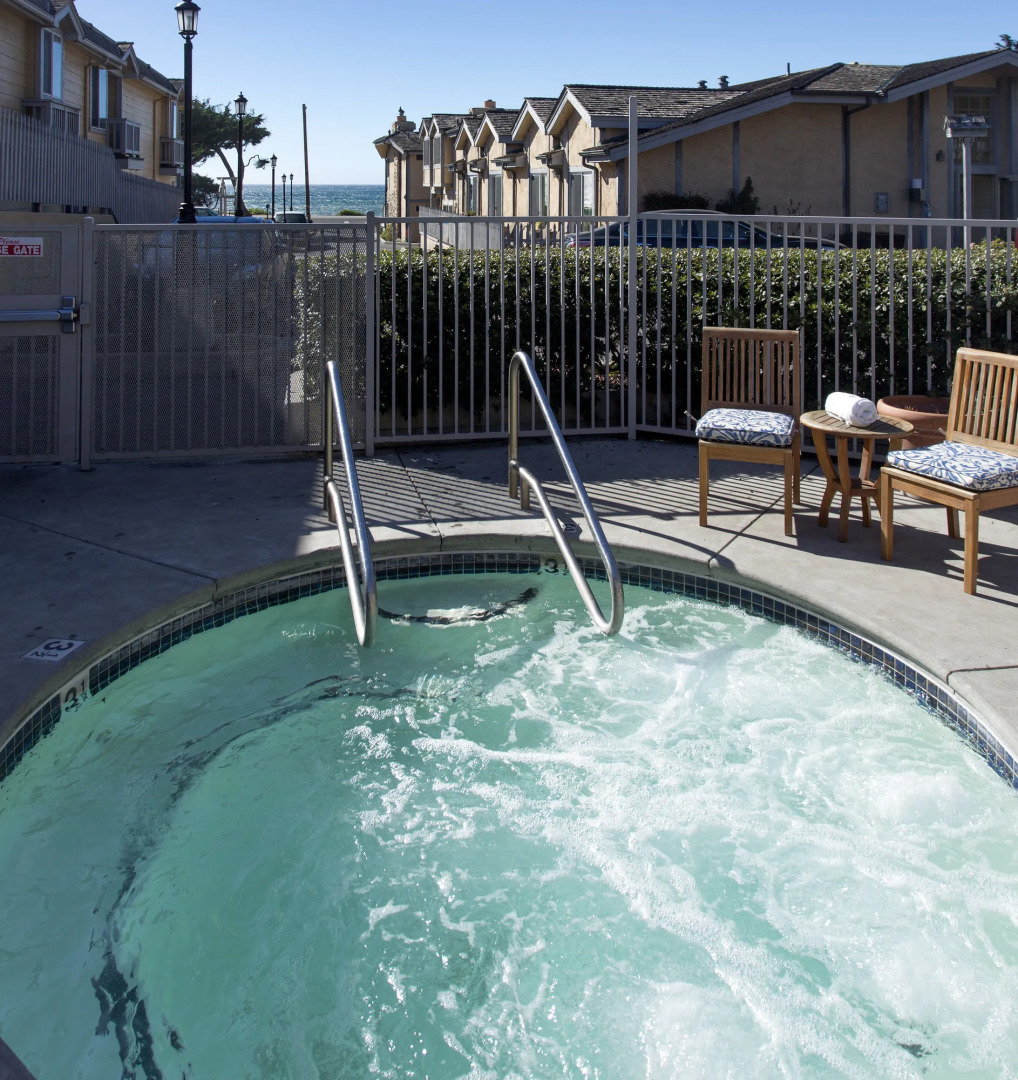 Pelican Inn & Suites