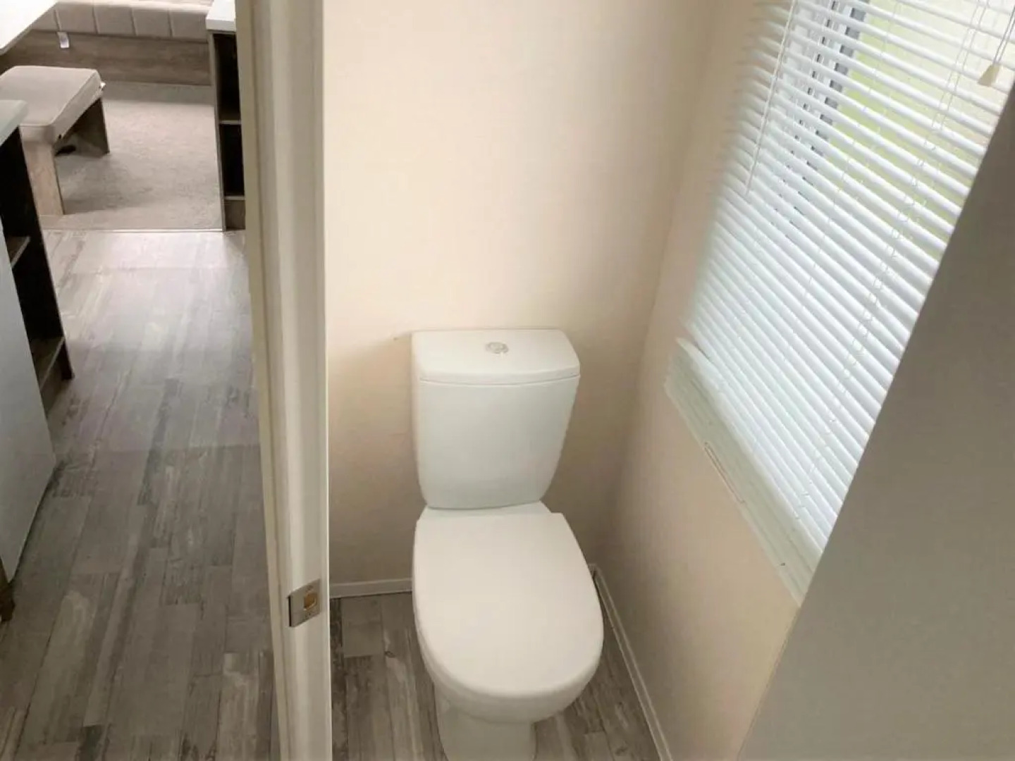 3 Bedroom Modern Caravan Sleeps Up To 8