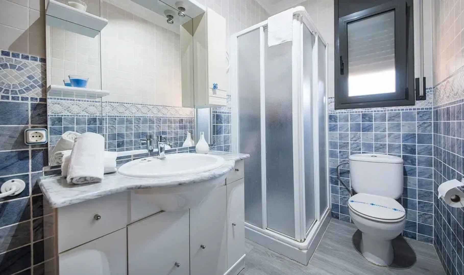 R75 Julius house with pool