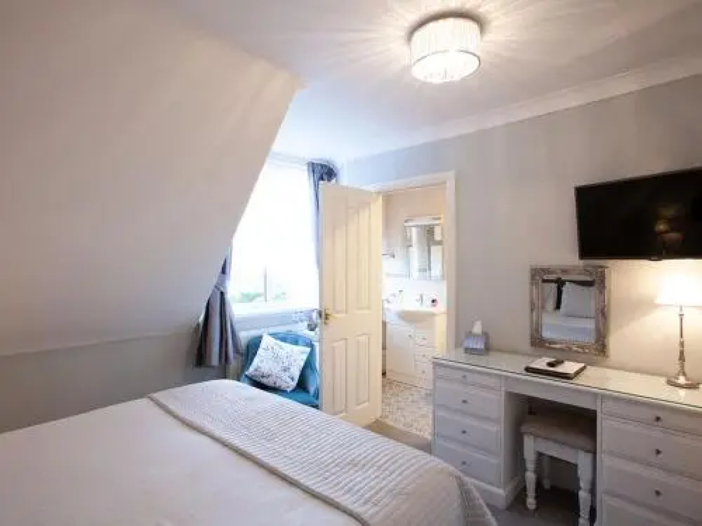 The Castleton Hotel