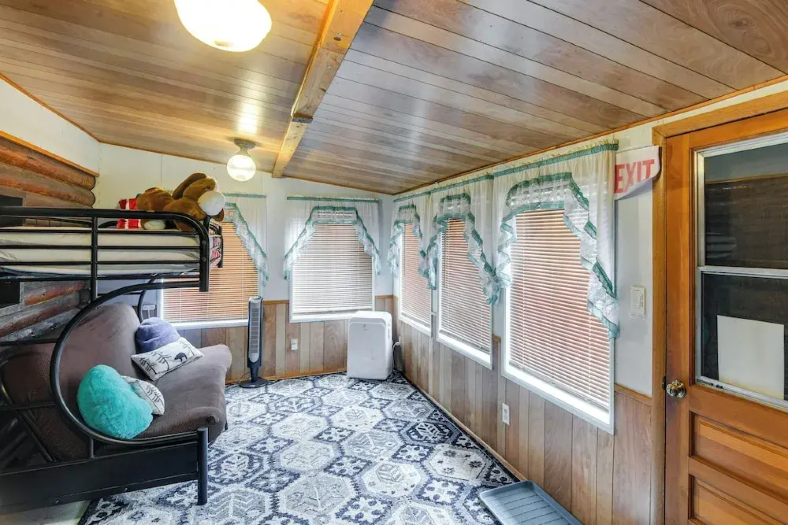 'grandpa's Cabin' ~ 30 Miles to Yellowstone!