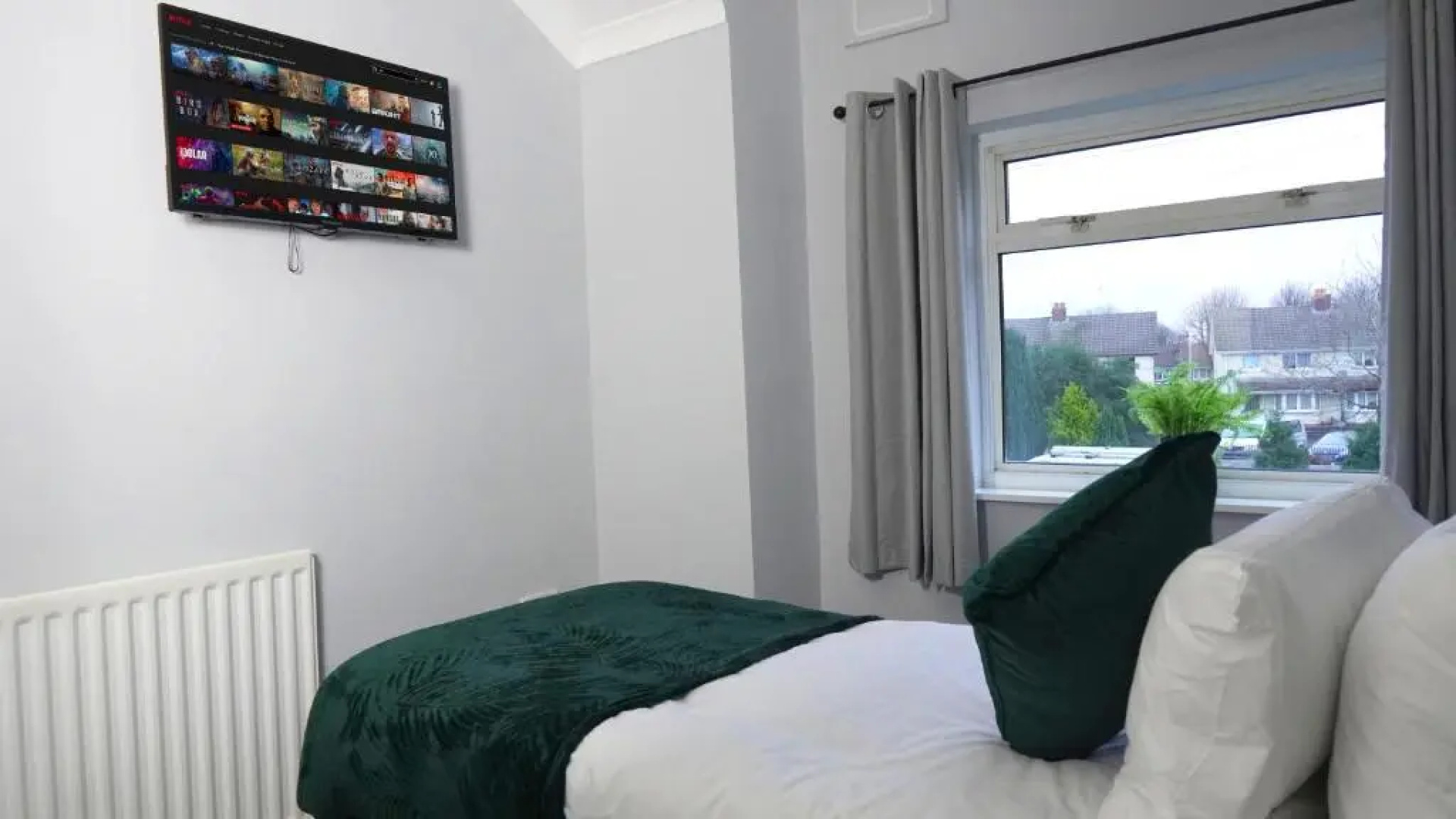 Portobello House - Four Bedroom House perfect for CONTRACTORS - Sleeps 6 - FREE parking