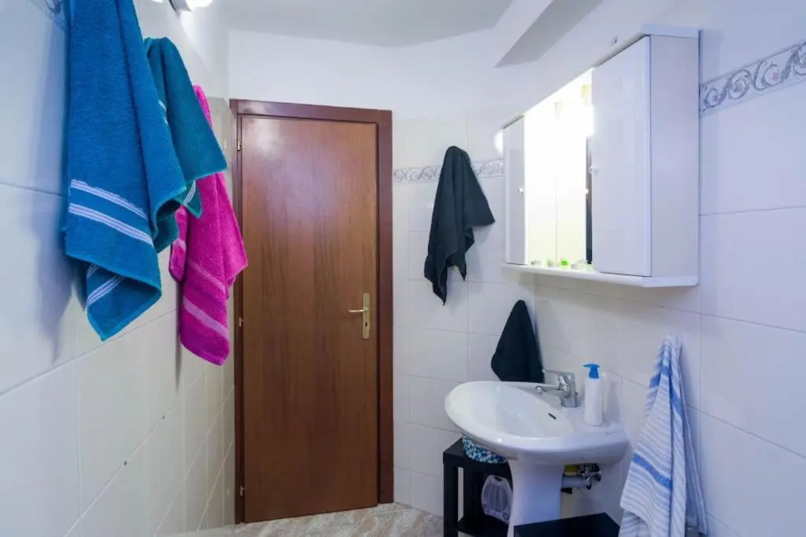 Apartment Effort Off c.d.c