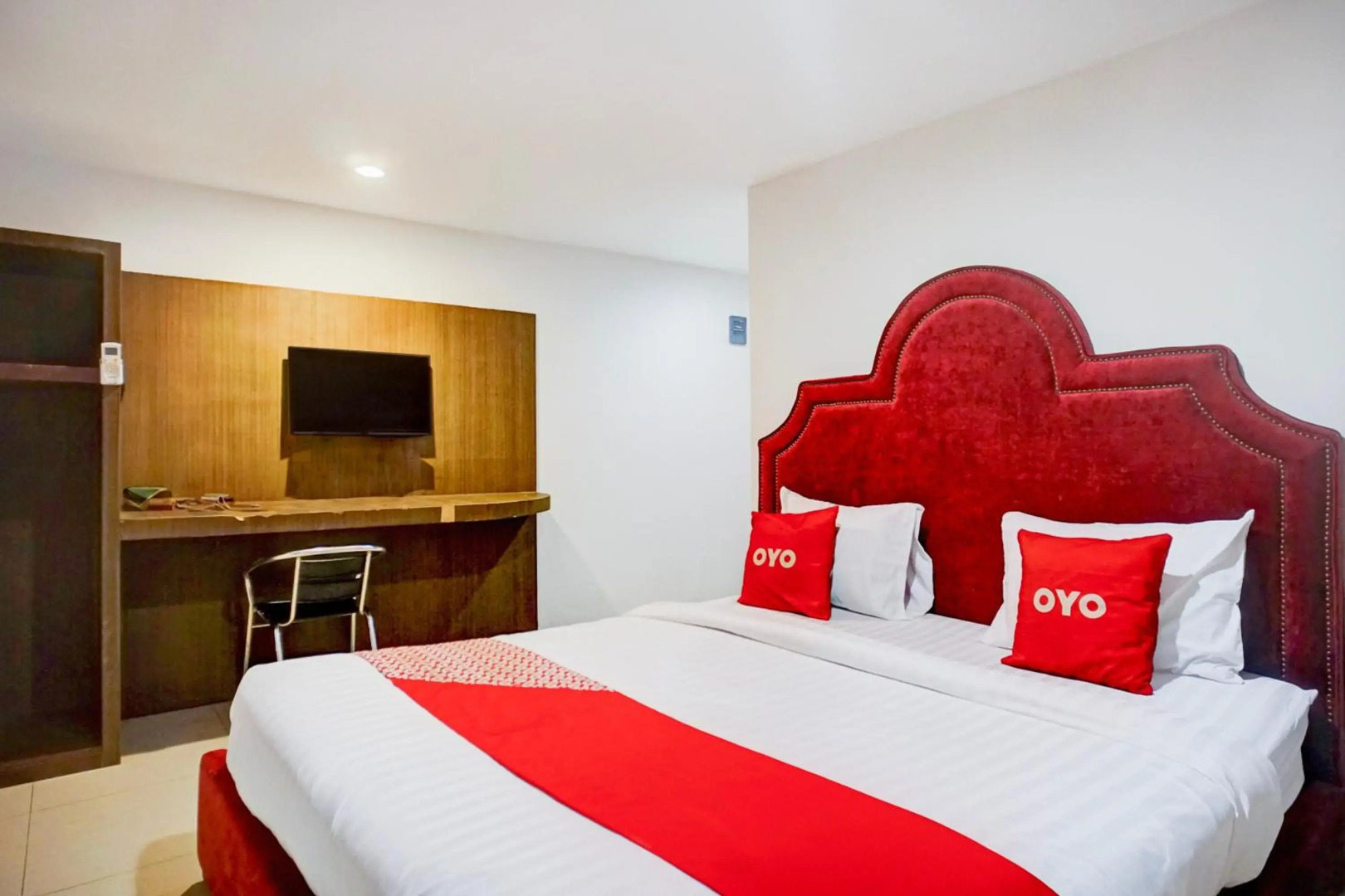 OYO 2574 Z Suites Hotel
