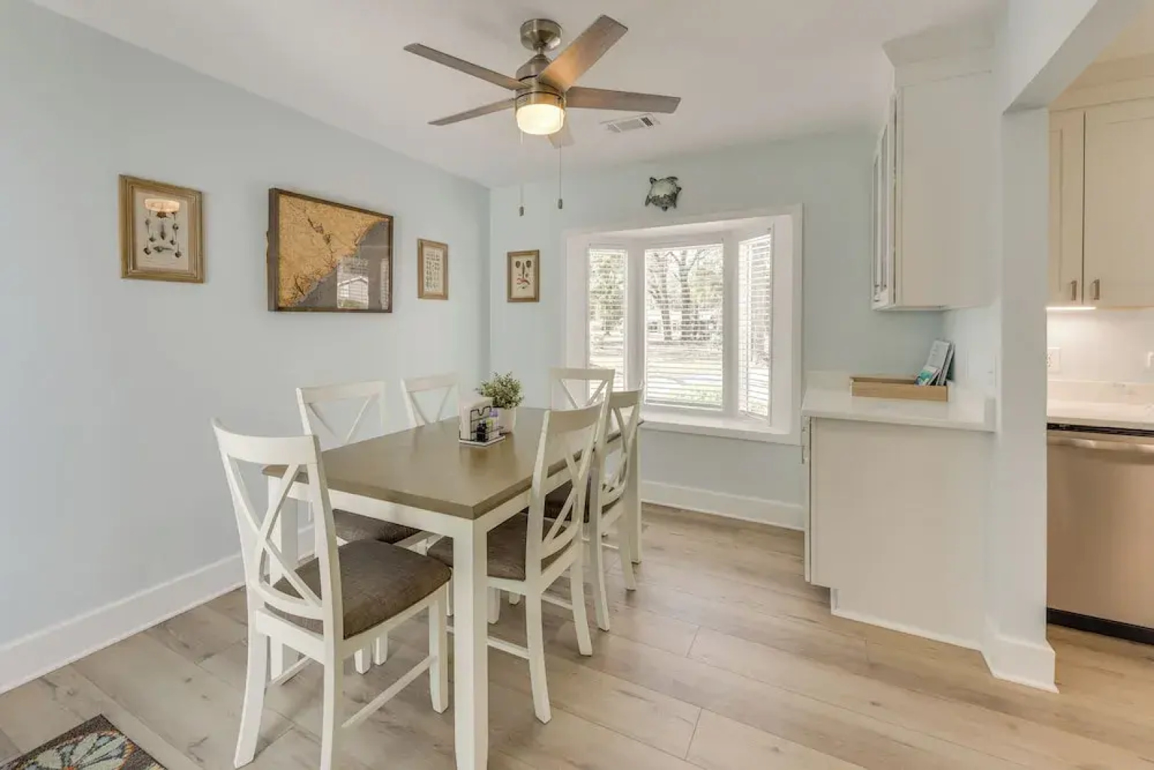 5 Mi to Dtwn Beaufort: Home w/ Screened-in Patio