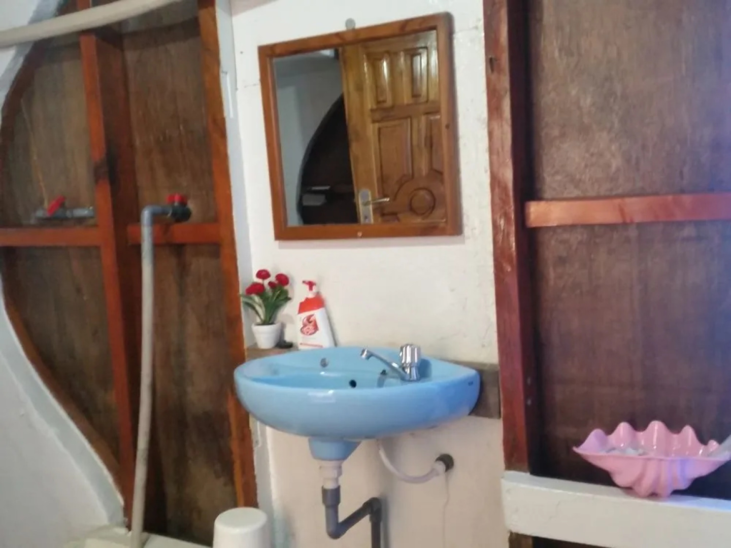 Larantuka Beach Apartments.