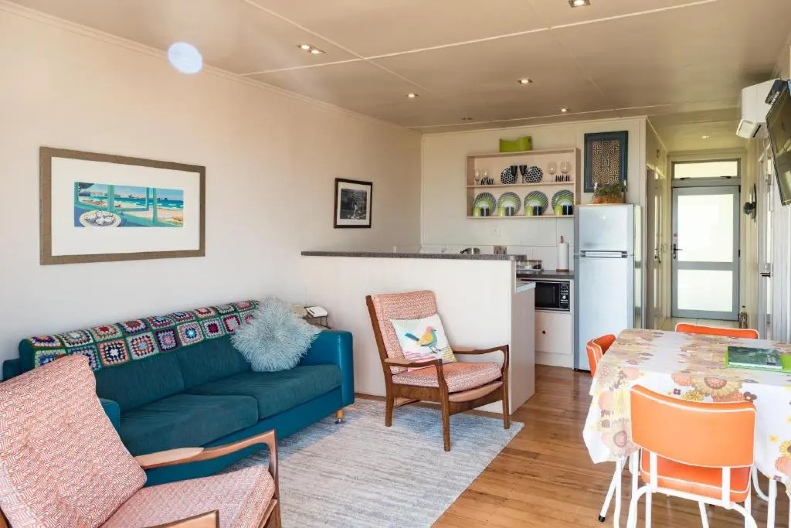 Cable Bay Stays – Golden Sand and Driftwood Beachfront Accommodation