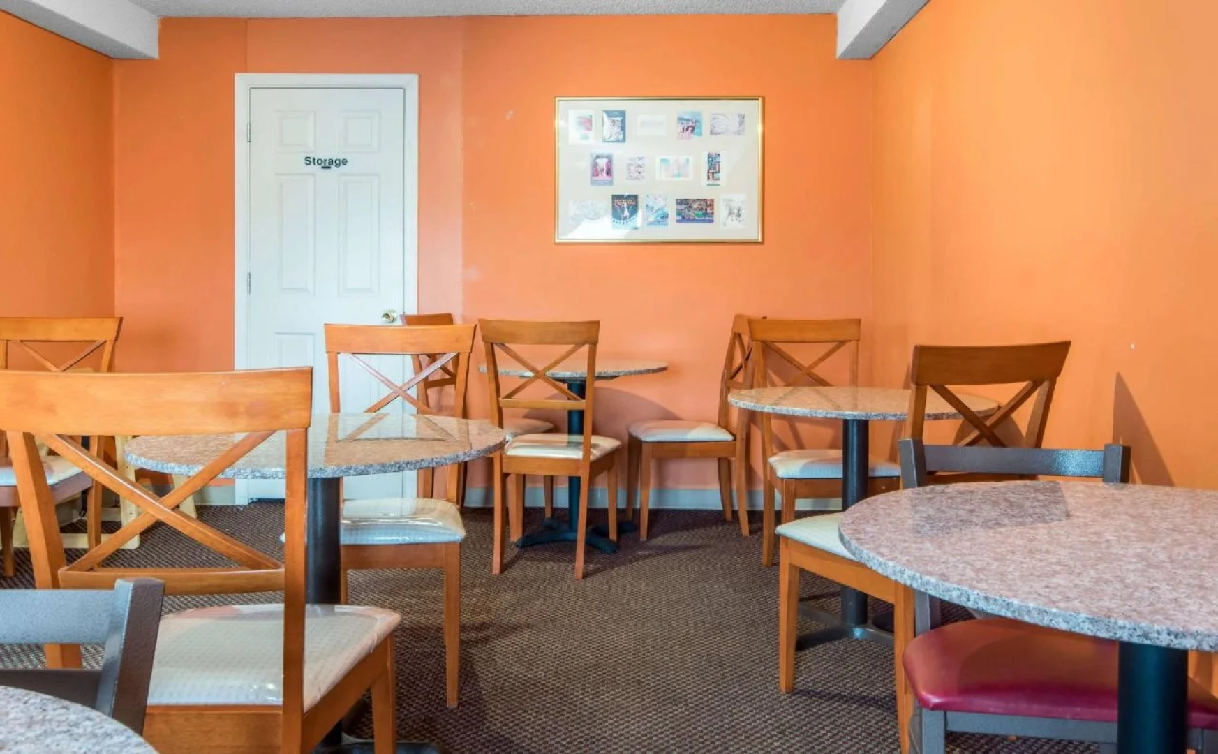 Econo Lodge Inn & Suites