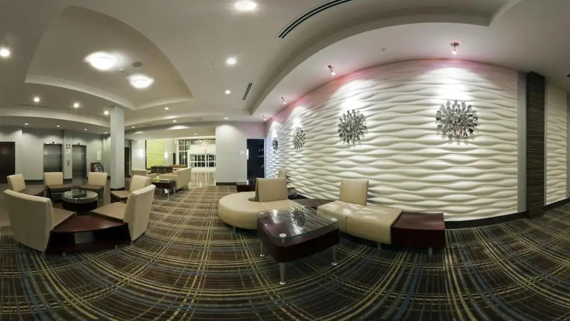 Holiday Inn Hotel & Suites Detroit Metro Airport