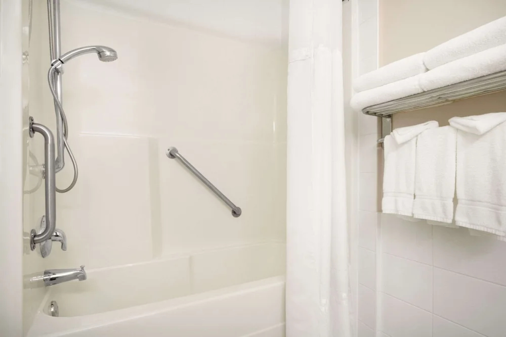 Days Inn & Suites - Langley