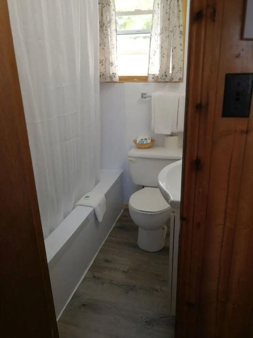 Knotty Pine Cottages