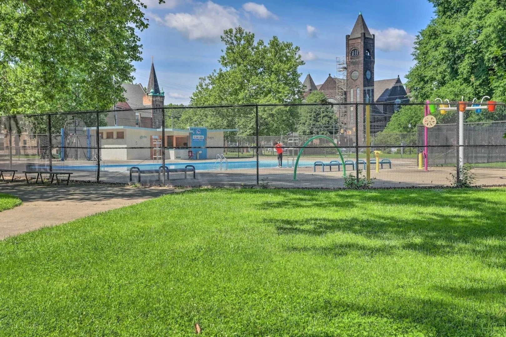 3 Mi to Dtwn: Walkable Apt in Cleveland!