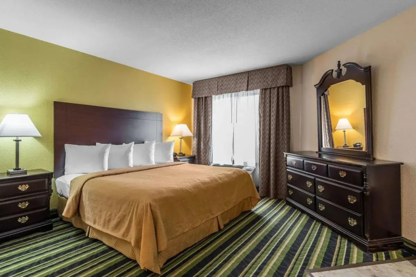 Quality Suites Kansas City International Airport