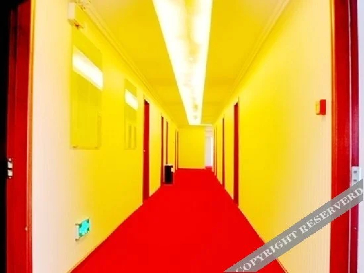 Yahong Business Hotel