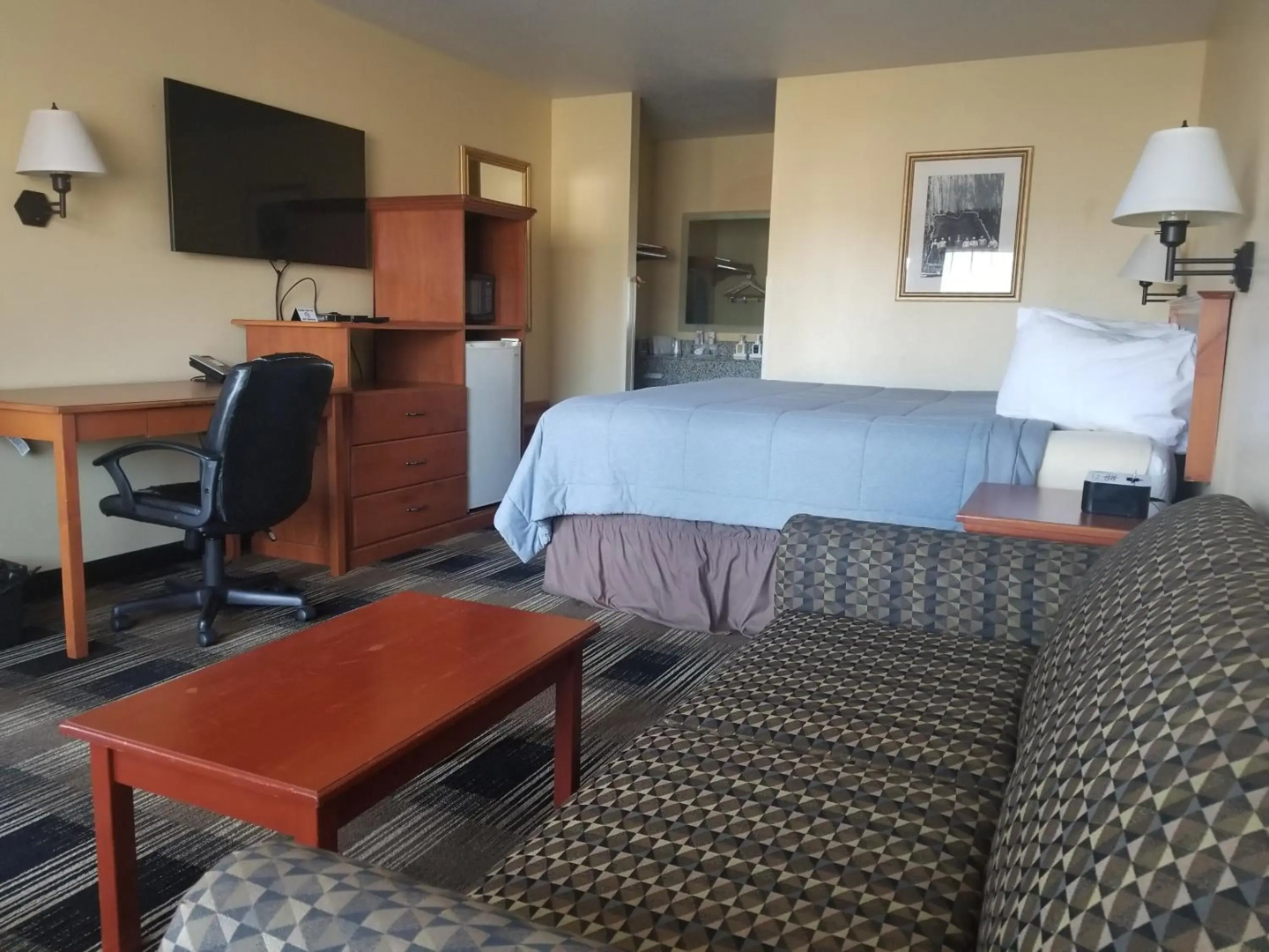 Oakridge Inn & Suites