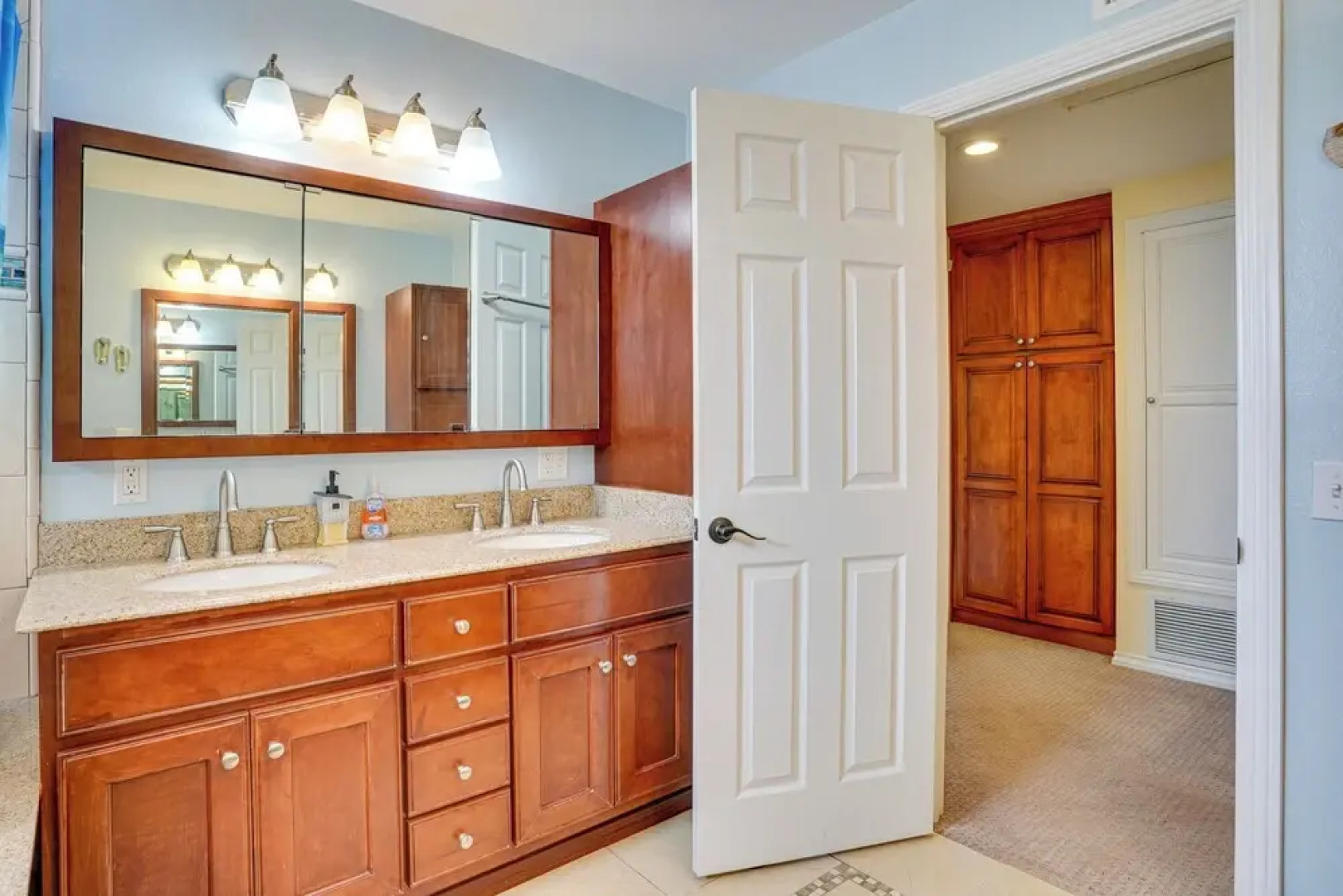 Santa Ana Home w/ Patio, 9 Mi to Disneyland!