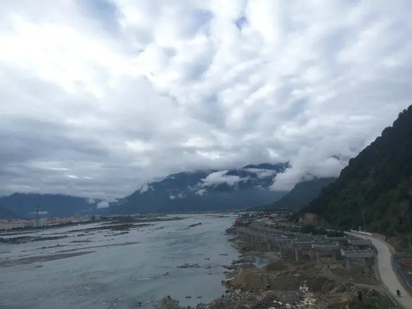 7 Days Inn (Linzhi Bayi Bridge)