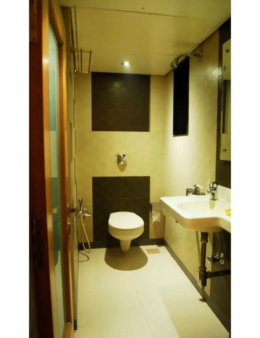 Vista Rooms Near Marine Lines Station