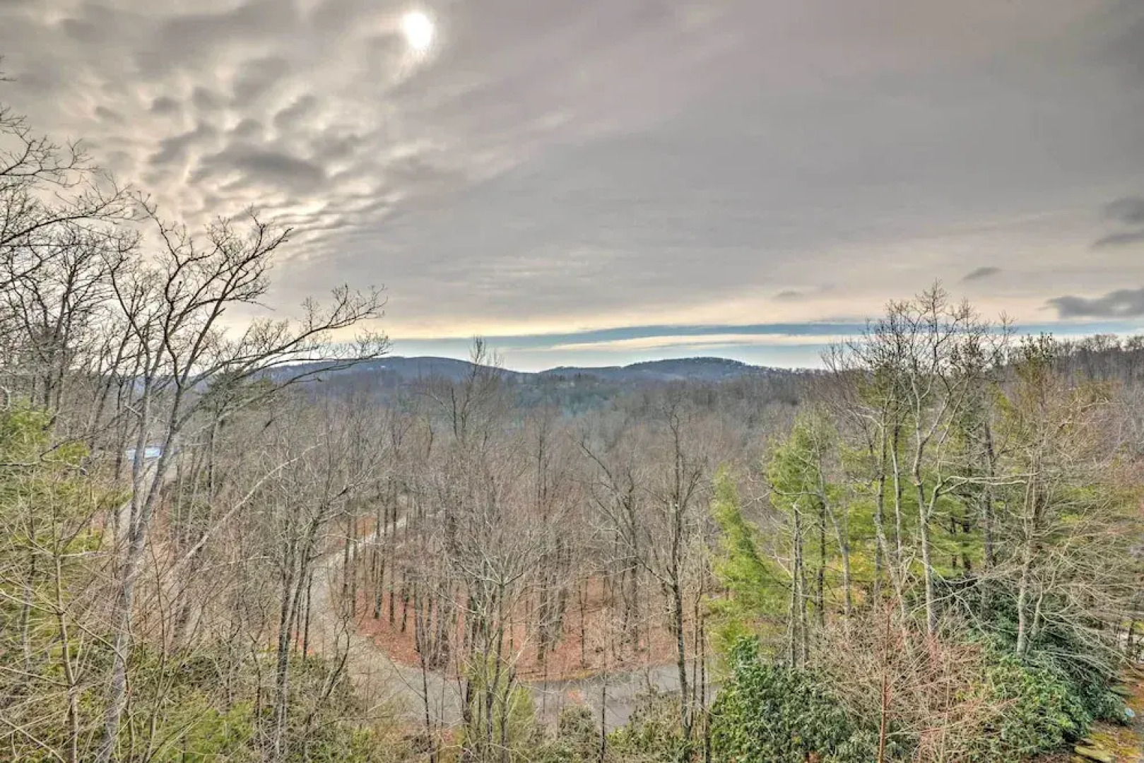 'the Cozy Bear Cabin: Upscale Deck & Mtn Views!