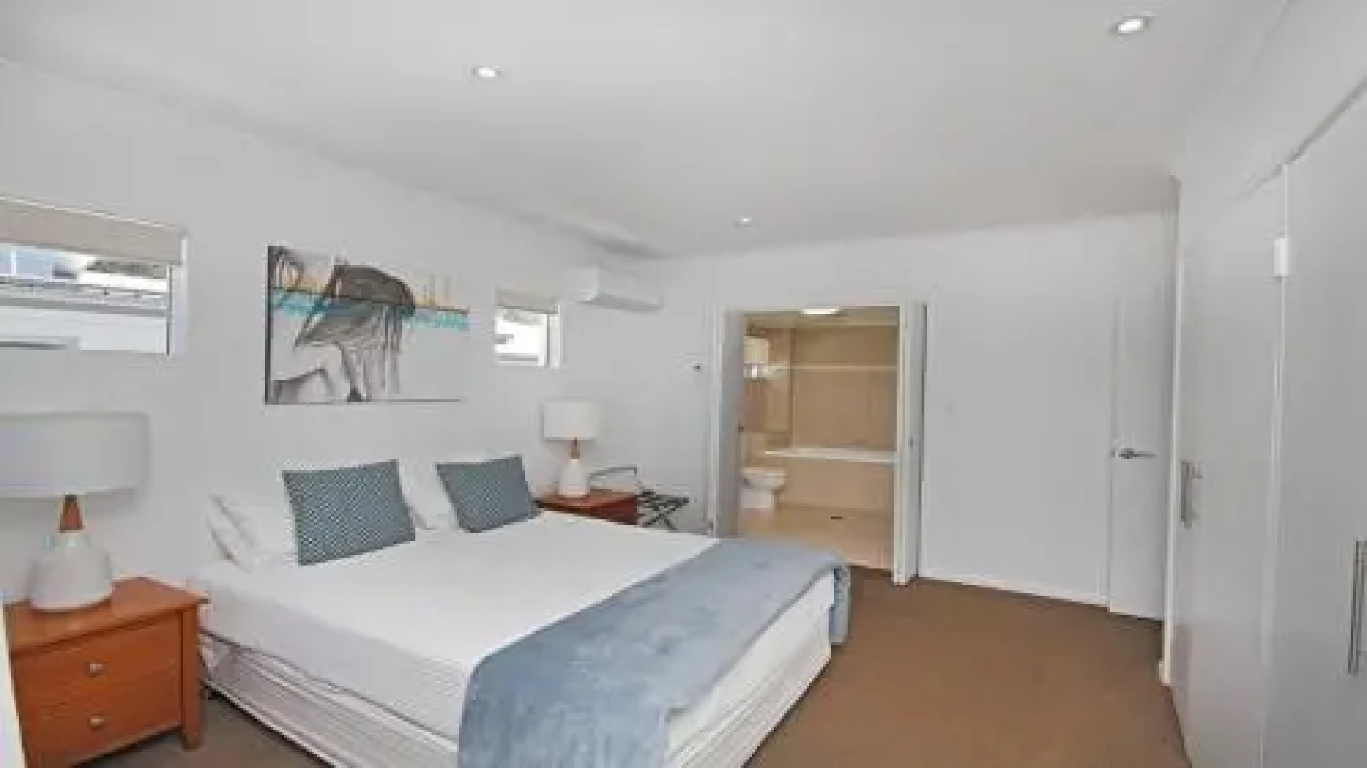 Unit 2, Beach Gallery, 9 Andrew Street Point Arkwright, 500 Bond, Linen Supplied