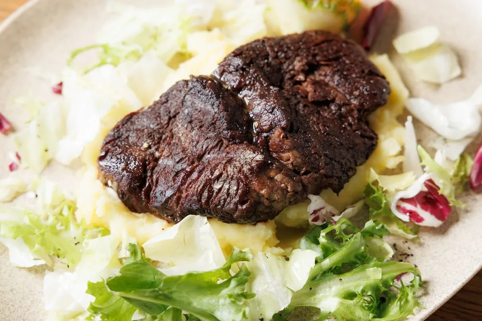 Suru Hotel & Restaurant