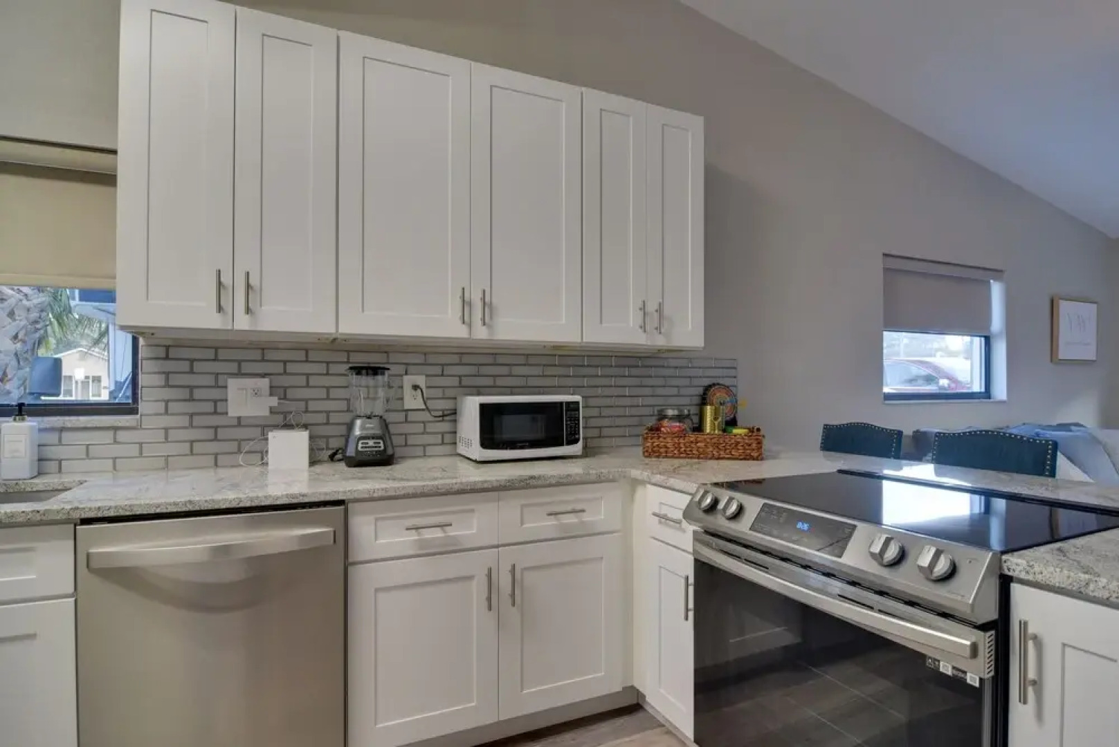 Ideally Located Palm Harbor Condo: Walk Downtown!