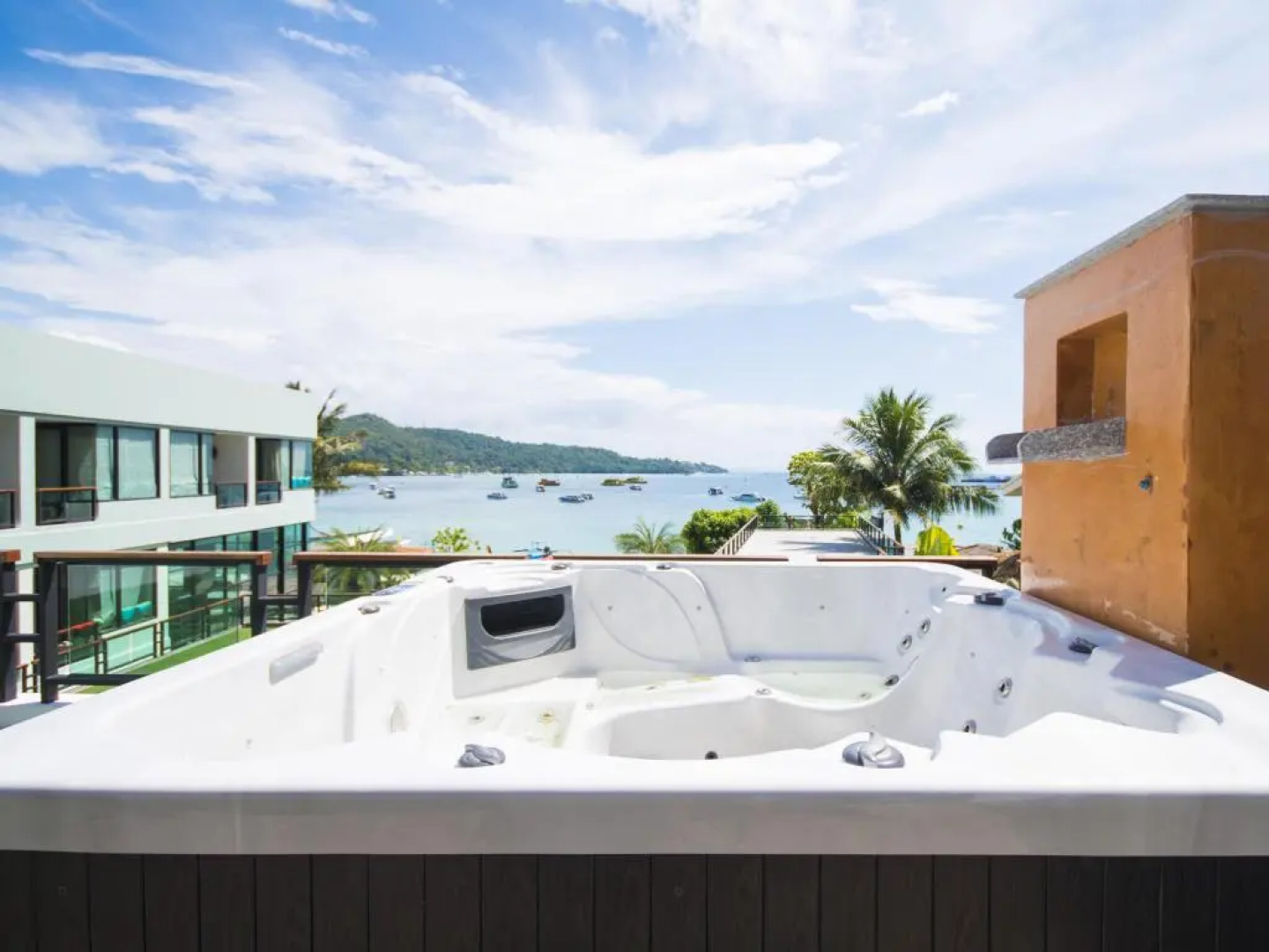 Phi Phi Nice Beach Hotel Hip