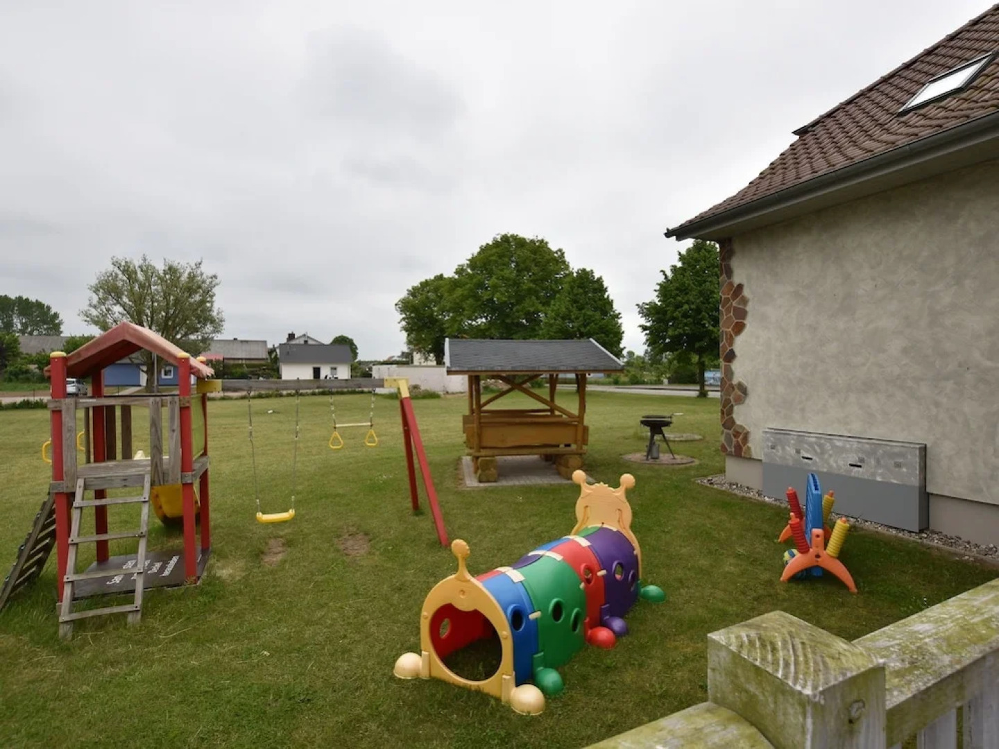 Spacious Seaside Apartment in Pepelow