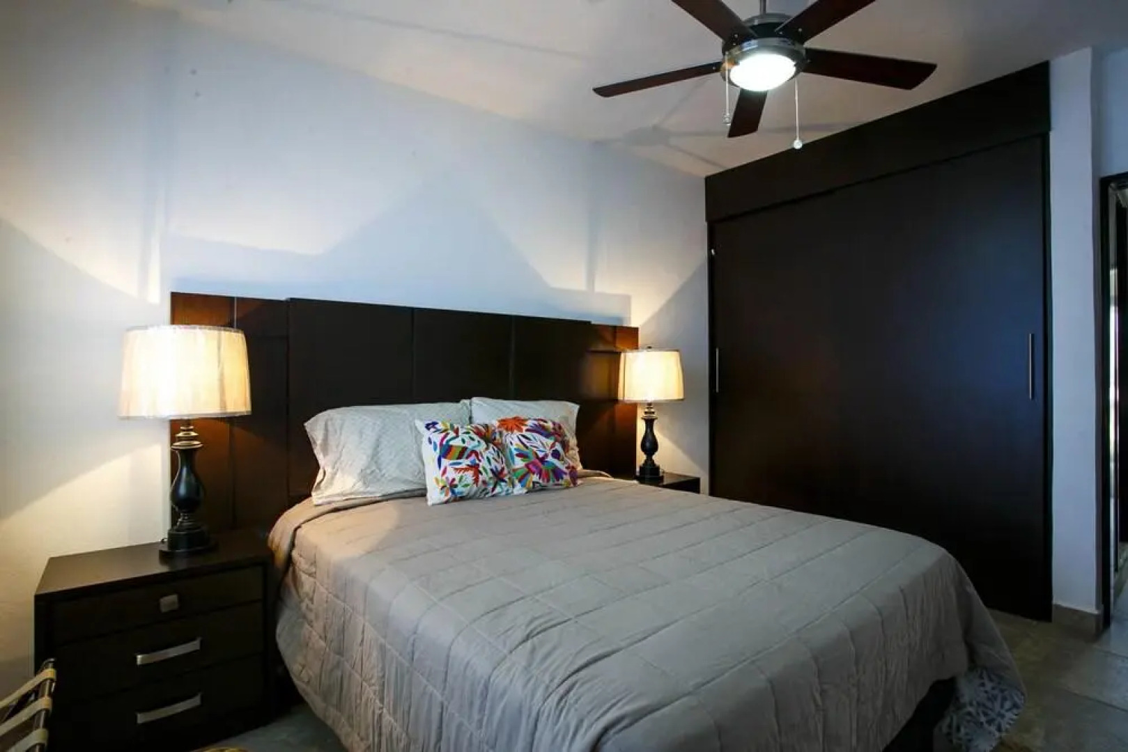 Los Amores 12 3 BR by Casago