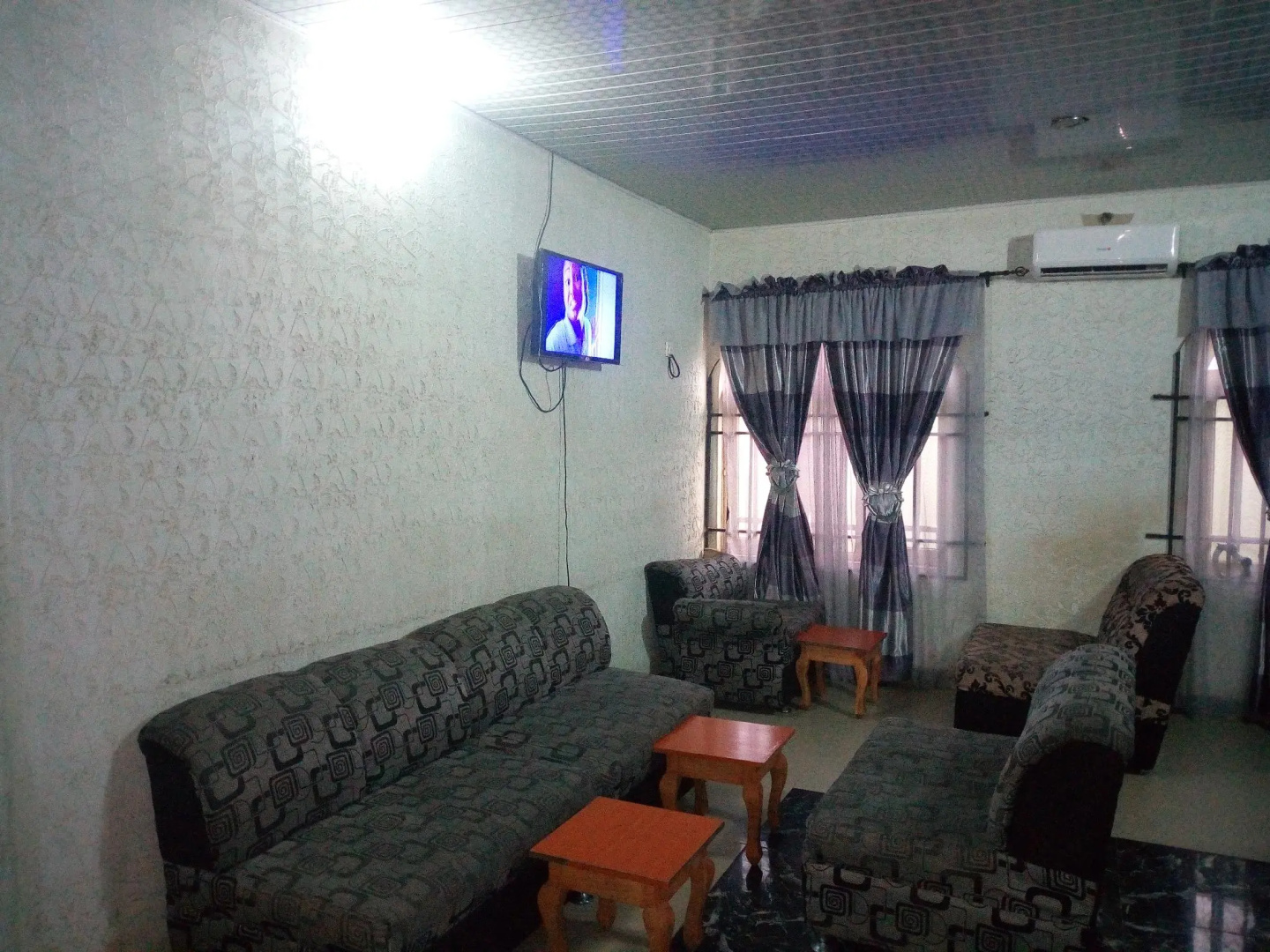 Wise Hotel