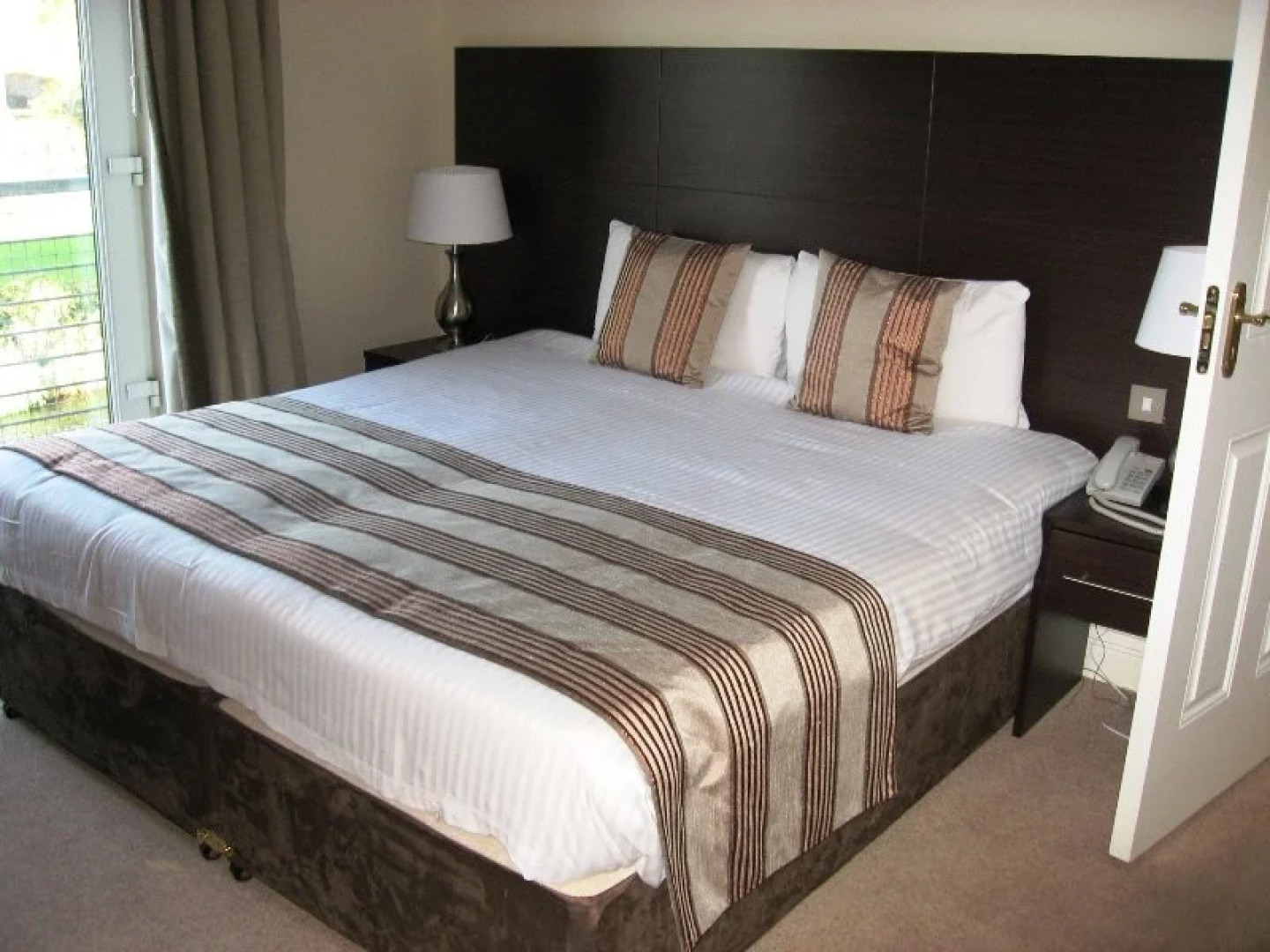 Riverside Suites Hotel