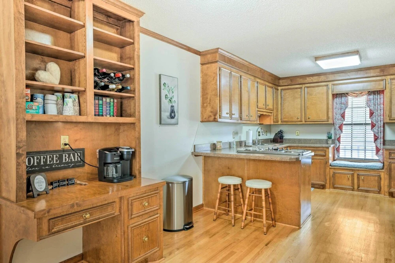 Lakeside Happiness: Home on Lake Moultrie!