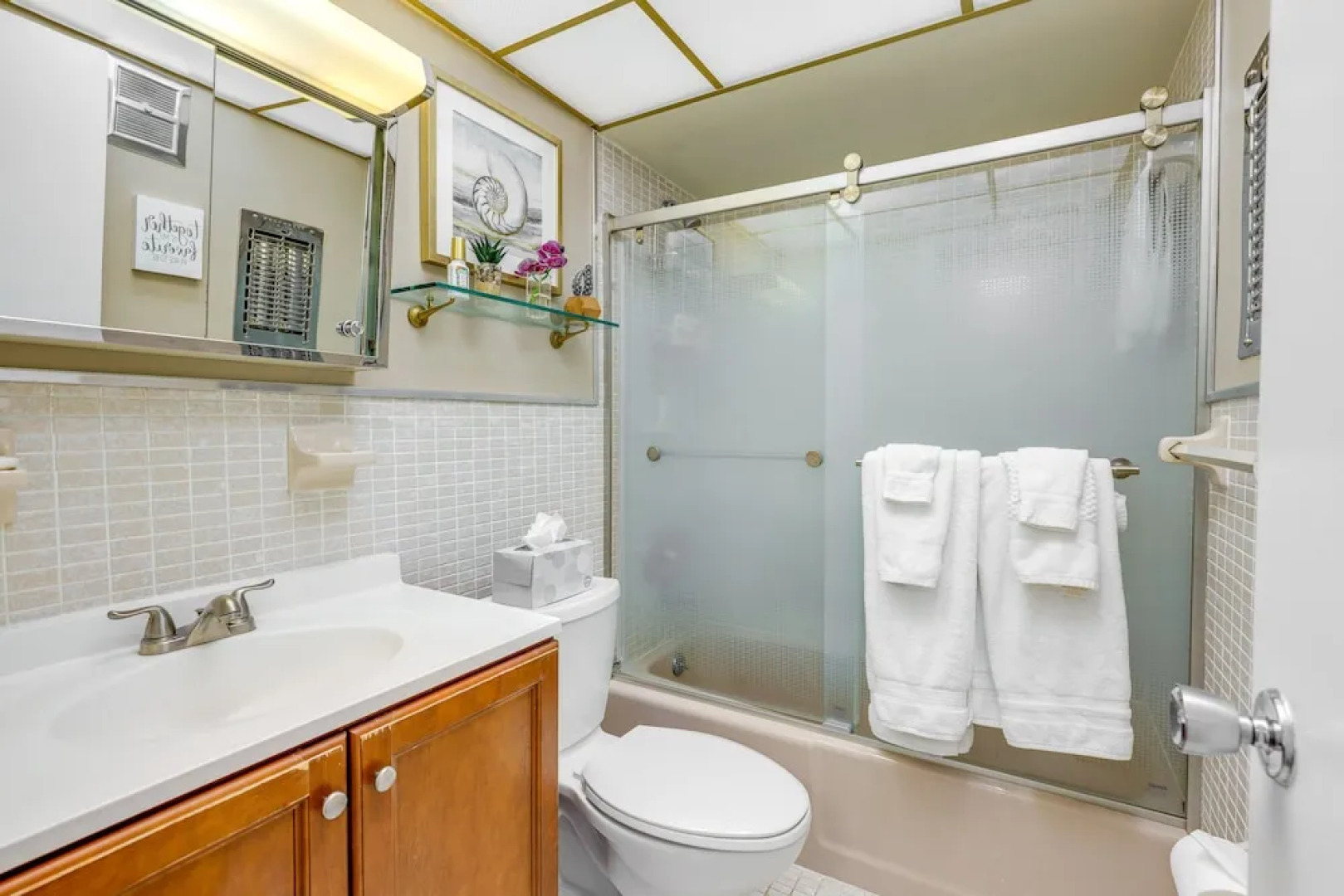 Cozy Singer Island Condo: Walk to Beach & Marina!